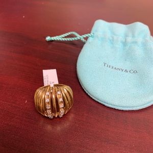 Authentic Tiffany 18kt gold ring with diamonds